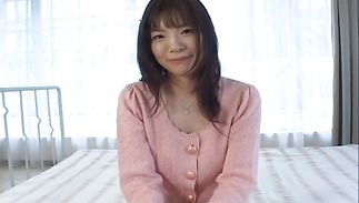 Shameless bosomed Nao Mizuki has an urge to rub her skinny pussy